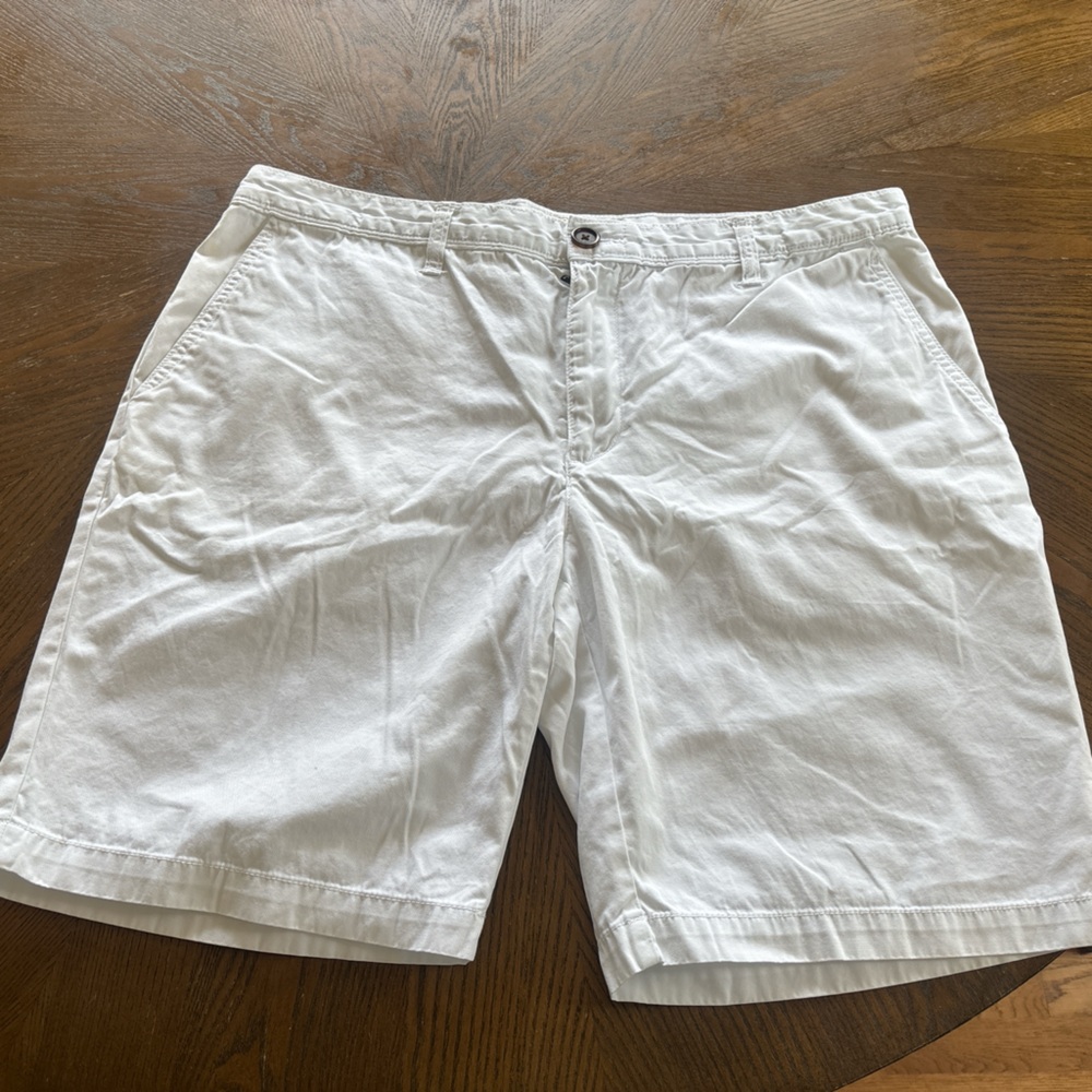 Original Penguin White Flat-Front Men's Shorts